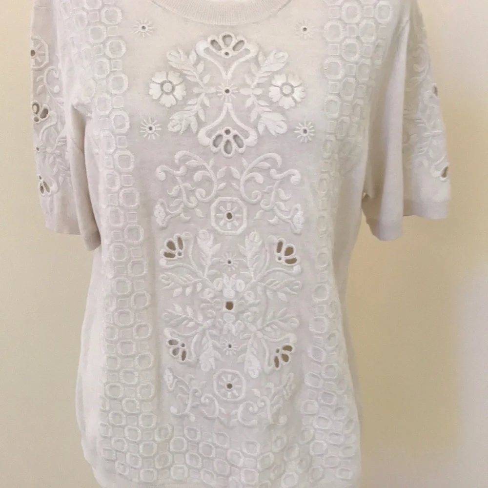 TORY BURCH ecru Size L short sleeve embroidered crew Top